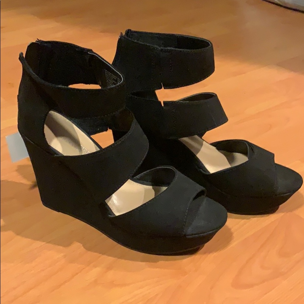 NWT Black Wedges